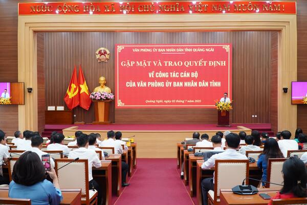 Văn phòng UBND tỉnh Quảng Ngãi tổ chức gặp mặt và công bố các Quyết định về công tác cán bộ sau hợp nhất