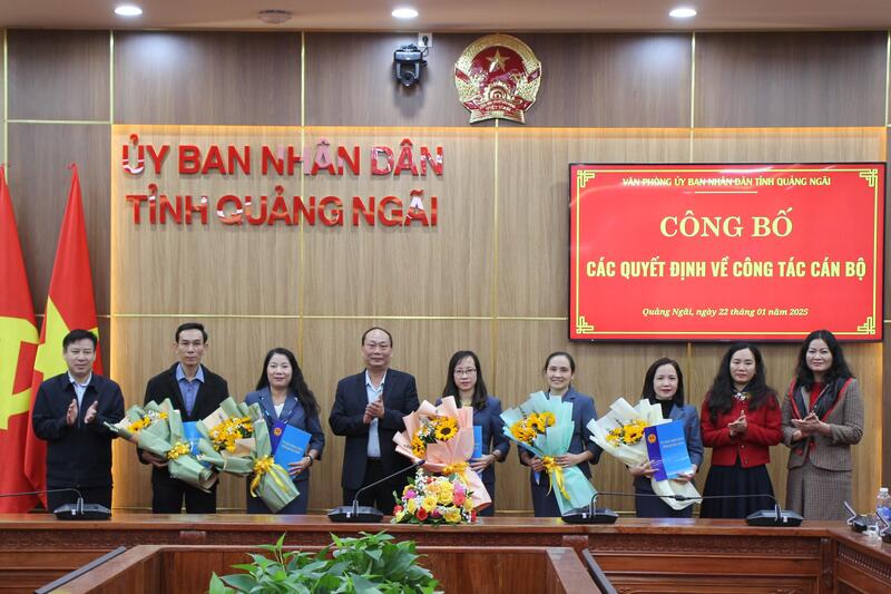 Văn phòng UBND tỉnh công bố các Quyết định về công tác cán bộ
